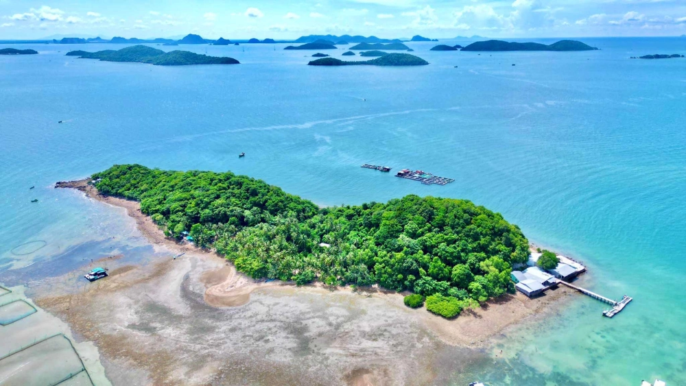 Cảnh đẹp hoang sơ tại Ba Hòn Đầm hút hồn du khách
