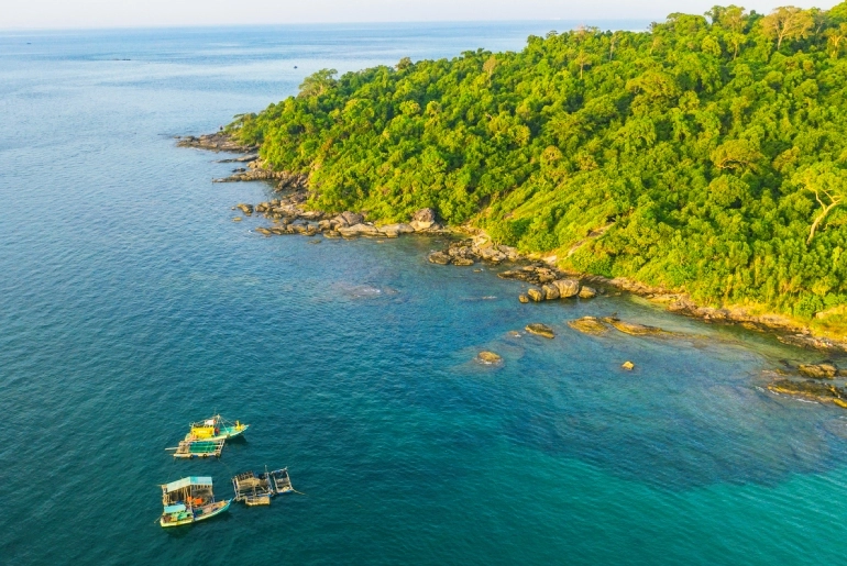 Ngắm hoàng hôn rực rỡ Mũi Gành Dầu