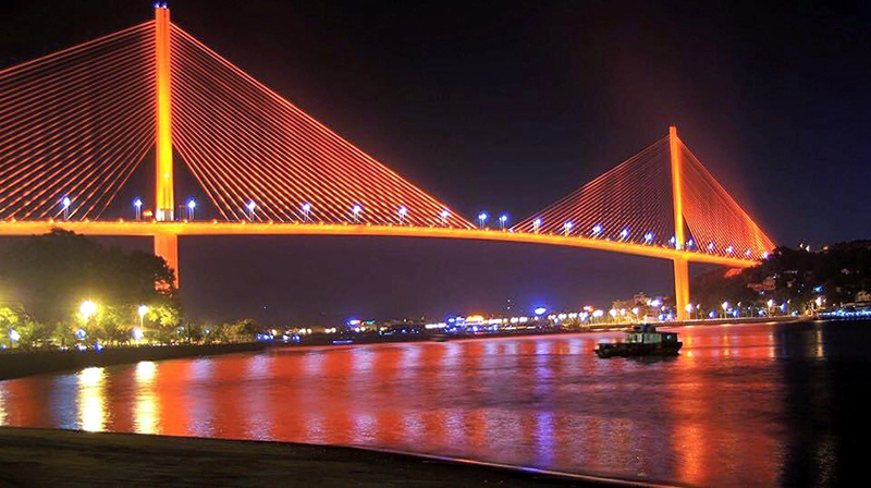 Check in sống ảo cùng Cầu Bãi Cháy biểu tượng đẹp của thành phố
