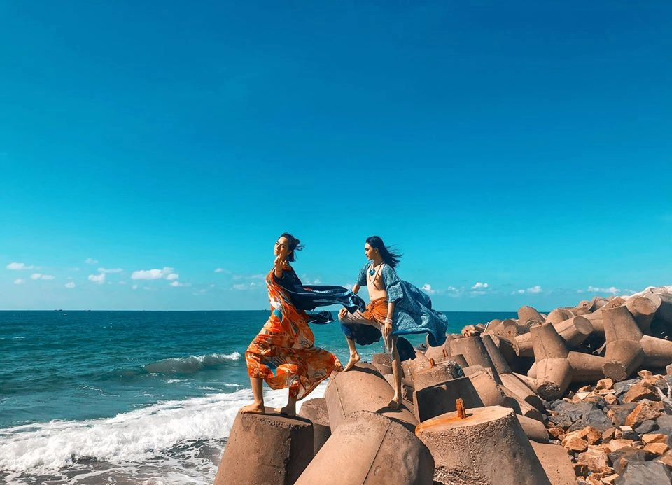 Đừng bỏ lỡ chụp hình sống ảo tại Bãi Đá Ông Địa siêu đẹp
