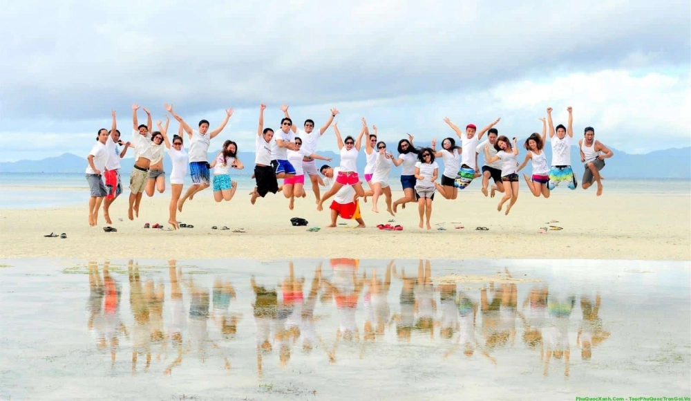Thỏa sức cùng bạn bè với team building sôi động ngoài trời