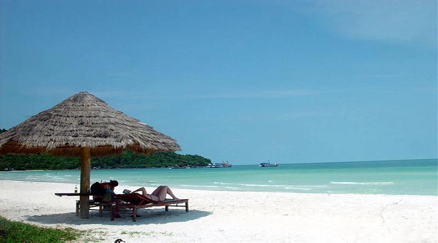 Đắm mình trong bãi biển nguyên sơ lãng mạn