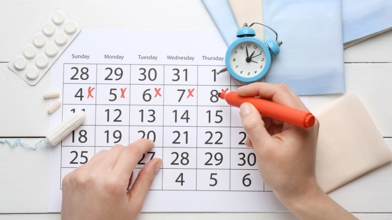 Bạn cần chú ý đến các dấu hiệu rong kinh kéo dài khác đi kèm