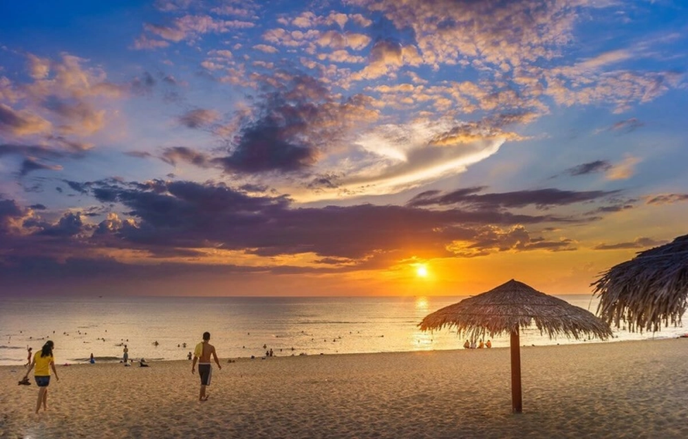Đắm say trước ngắm bình minh và hoàng hôn rực rỡ nơi đây