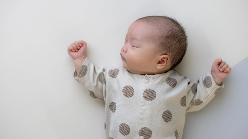 Tập cho bé ngủ đúng cách, không phụ thuộc vào việc bế ru