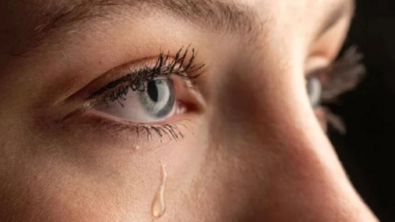 Mẹo và biện pháp chữa trị khi bị cận khóc nhiều