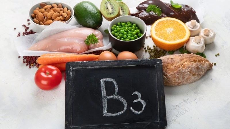 Vitamin B3 giúp tái tạo da và bảo vệ hàng rào da.