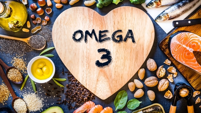 Omega-3 và Omega-6 giúp giữ ẩm da, bảo vệ tế bào và giảm viêm tự nhiên.