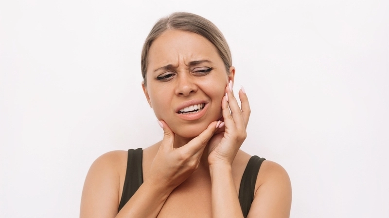 Bị tê mặt có sao không?