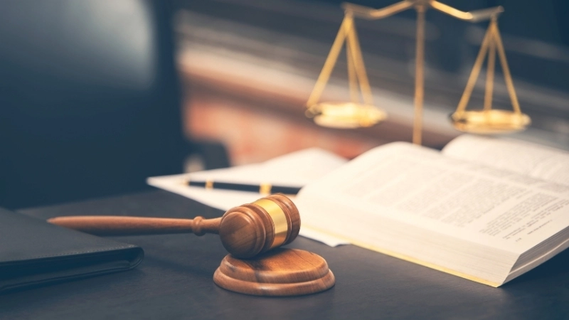  Biểu tượng cán cân công lý, thể hiện sự nghiêm minh của pháp luật với hành vi cho vay nặng lãi
