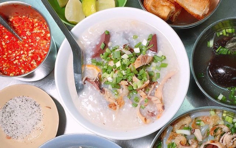 Sáng nhẹ bụng với tô cháo mực nóng hổi thơm ngon khó cưỡng