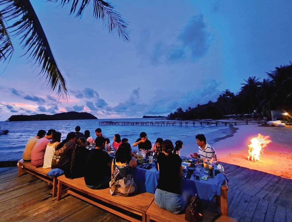 Chill đêm với cắm trại và BBQ ven biển siêu vui