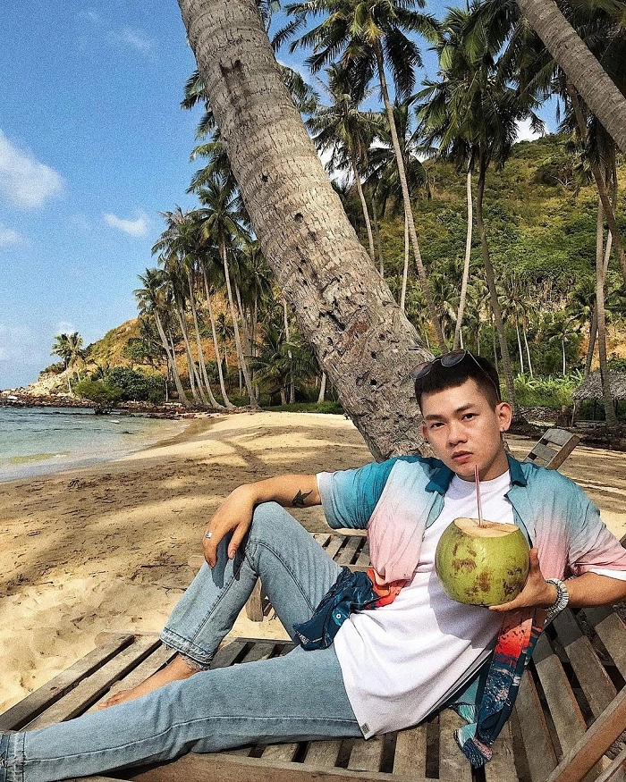 Giải khát mát lành với thưởng thức đặc sản dừa tươi