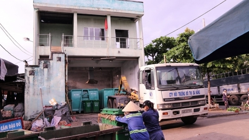 Chất thải sau khi tập kết sẽ được vận chuyển bằng các phương tiện chuyên dụng