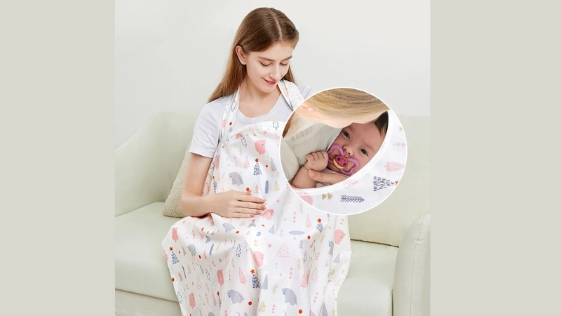 Che kín đầu cho bé khi ra khỏi phòng sinh