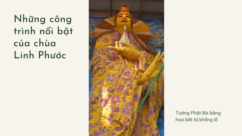 Tượng Phật Bà bằng hoa bất tử khổng lồ