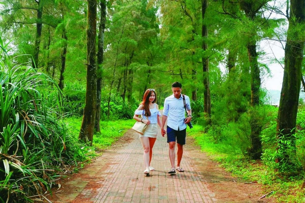 Đi dạo lãng mạn trên con đường tình yêu