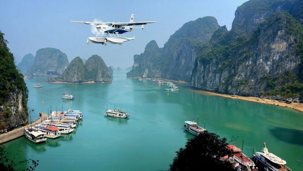 Chiêm ngưỡng toàn cảnh với ngắm hòn Con Cóc từ thủy phi cơ
