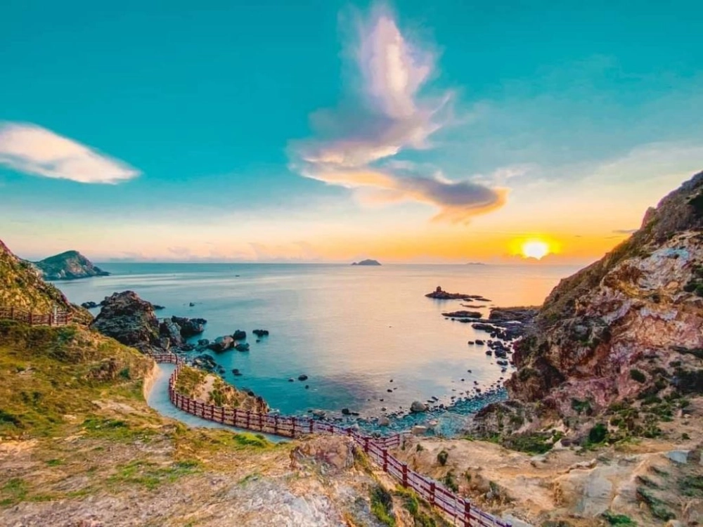 Checkin sống ảo ngay tại Eo Gió hoang sơ đầy cuốn hút