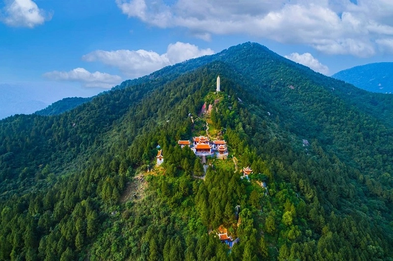 Hành hương vãng cảnh tại chùa Hương Tích linh thiêng cổ kính