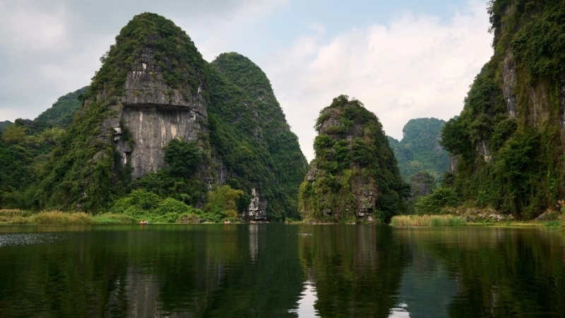 Đá vôi ở Tràng An, địa hình cácxtơ phát triển ở vùng đá 