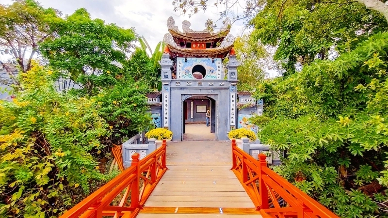 Đền Ngọc Sơn mở cửa giờ nào?