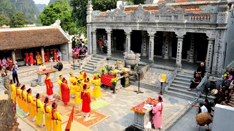 Phần hội sôi nổi với nhiều trò chơi dân gian đặc sắc