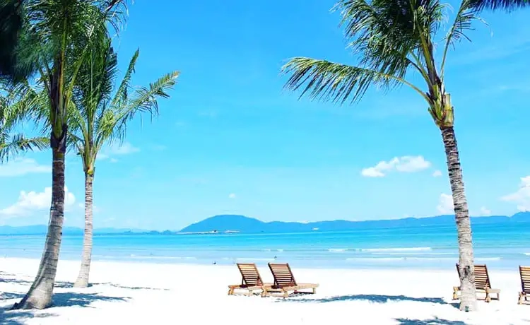 Ngỡ ngàng với đôi nét về bãi biển Dốc Lết thơ mộng