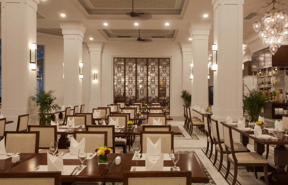 Thưởng thức bữa ngon tại nhà hàng seashell giữa biển trời xanh