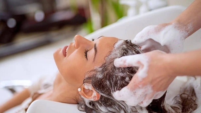 Mẹo và biện pháp chữa trị khi bị nhiễm lạnh do gội đầu