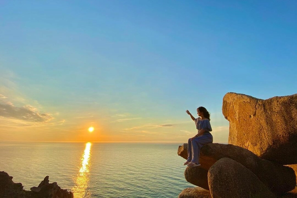 Đắm chìm cảnh ngắm bình minh lãng mạn ở Bãi biển Hàm Tiến