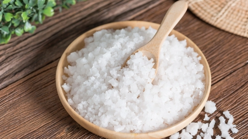 Tiêu thụ nhiều muối gây hại cho tim và huyết áp