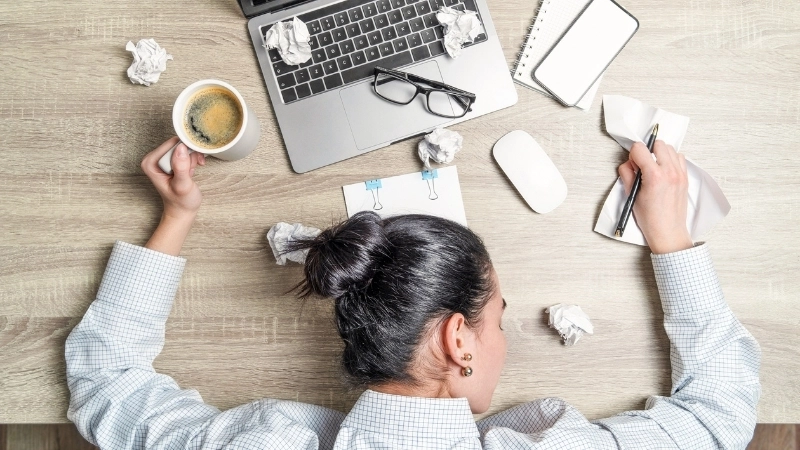Cách chống lại cơn buồn ngủ tạm thời