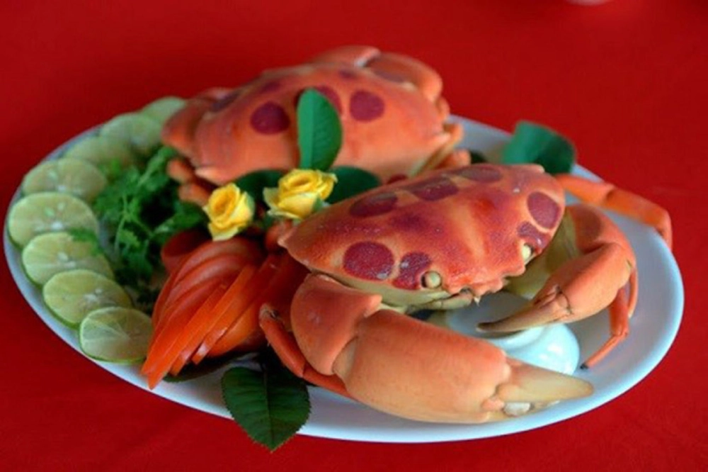 Đừng quên gọi món cua mặt trăng