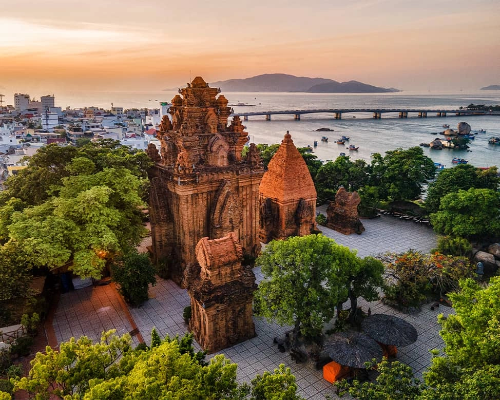 Hành trình văn hóa với tham quan Tháp Bà Ponagar