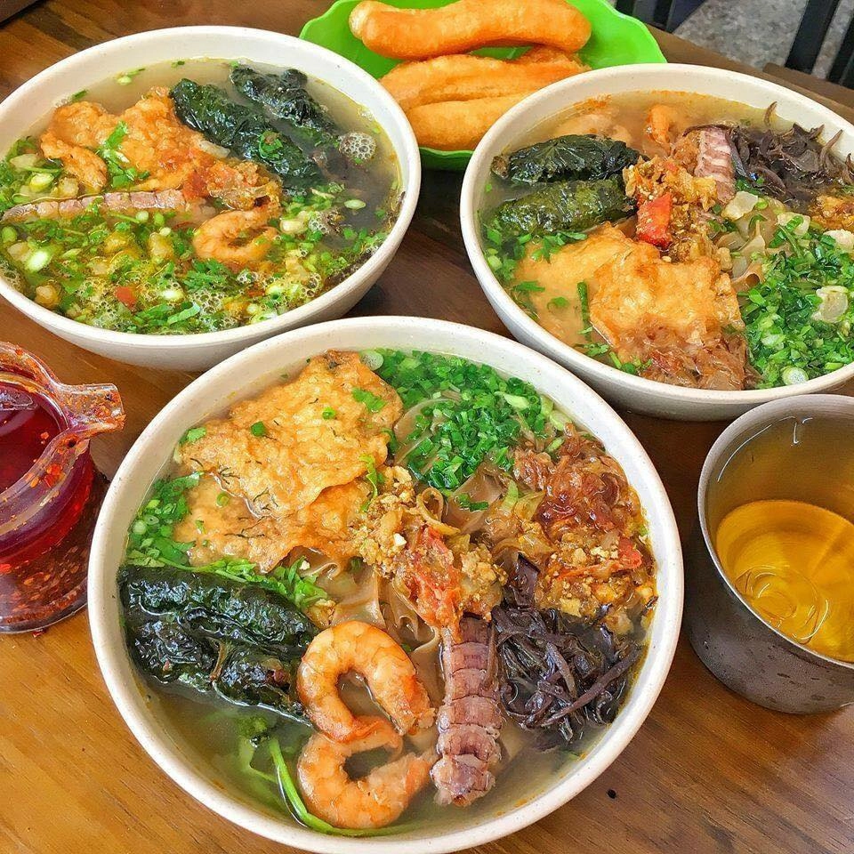 Đừng bỏ qua bánh đa cua trứ danh đất Cảng