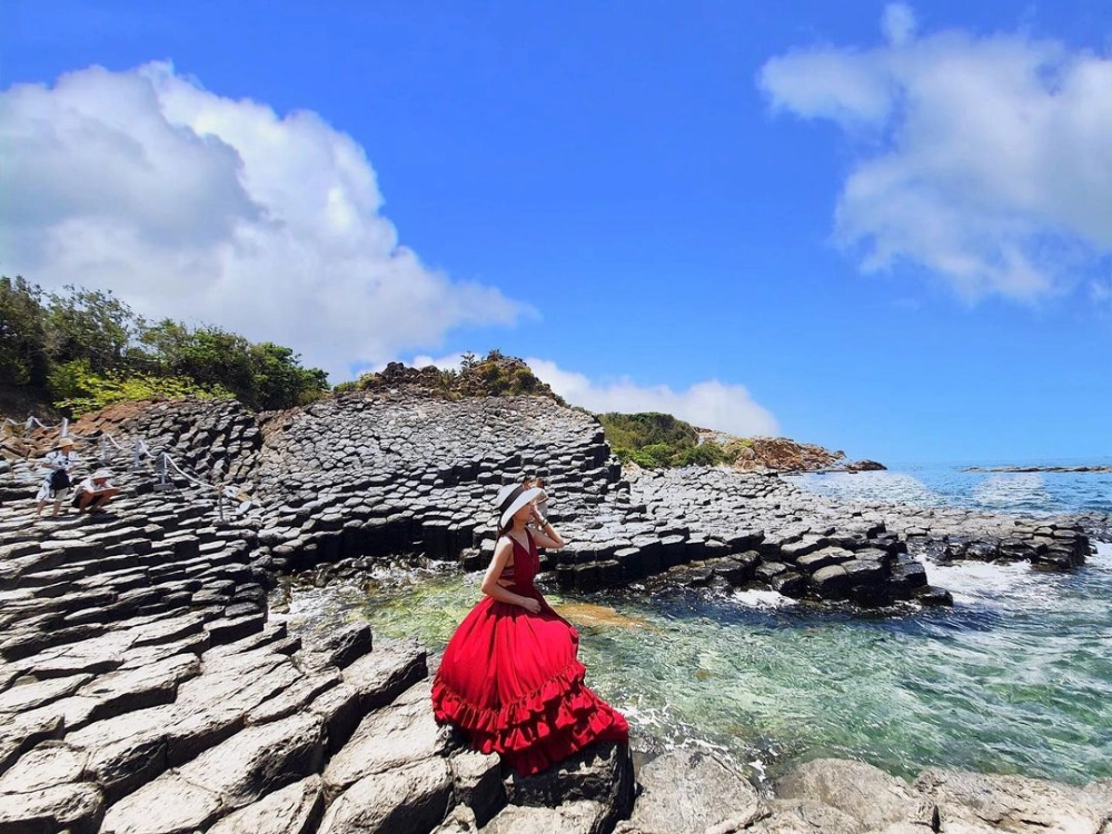 Đừng quên Check-in góc sống ảo tại ghềnh đá & thuyền đánh cá
