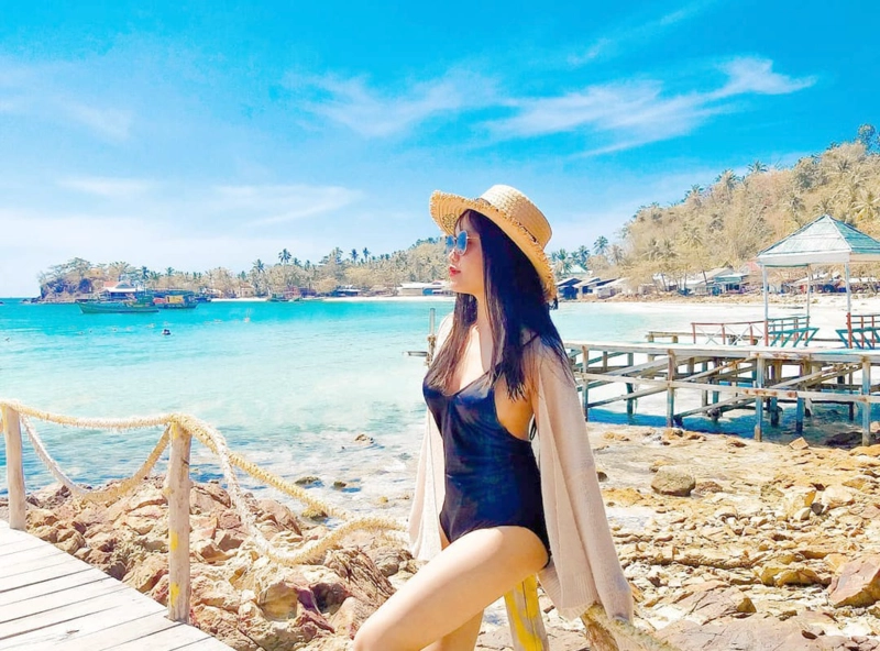 Tận hưởng thỏa sức tắm biển giữa thiên nhiên hoang sơ