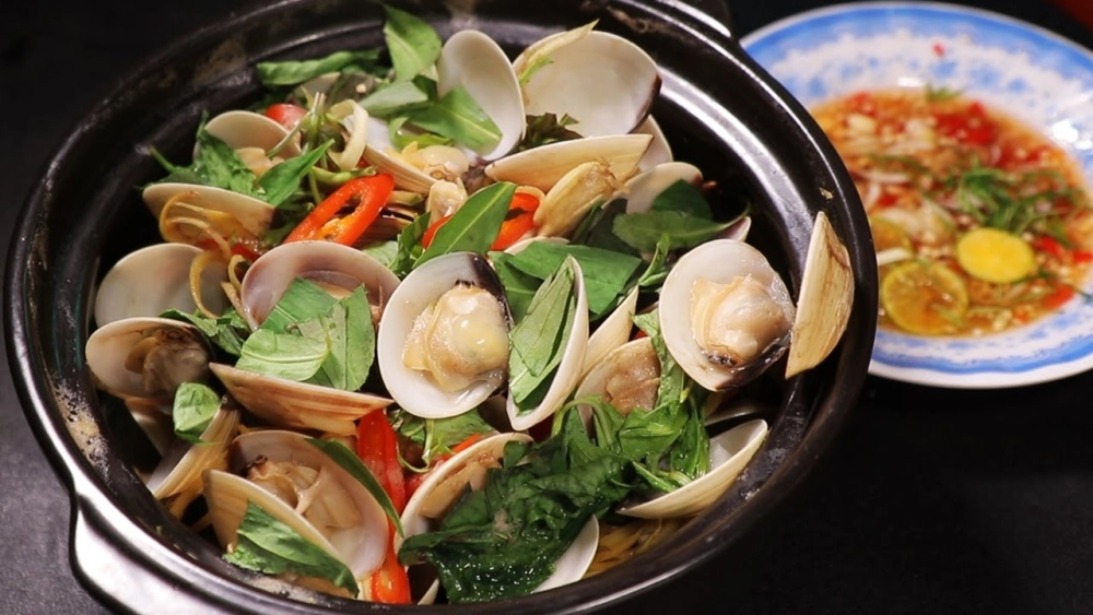 Ngon xuýt xoa với ốc biển nghêu sò hấp sả