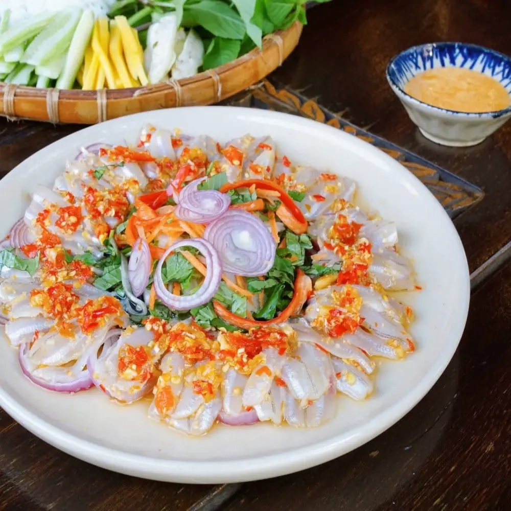 Thưởng thức đặc sản trứ danh gỏi cá mai tươi ngon