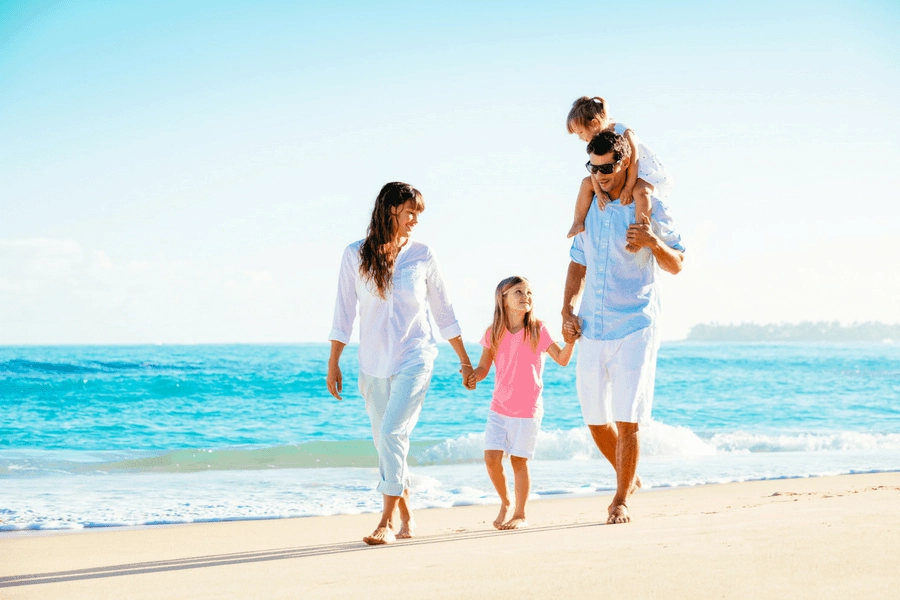 Sảng khoái với tắm biển và chèo thuyền lướt sóng