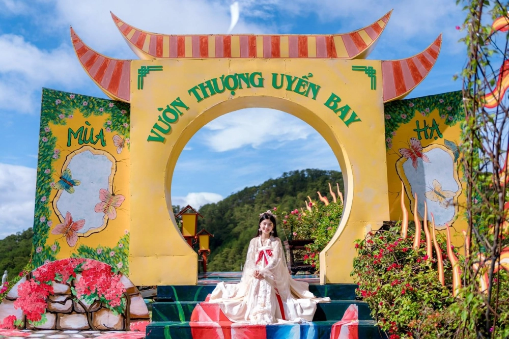 Hòn Sỏi Nha Trang có vườn thượng uyển xanh mát cho bạn check in
