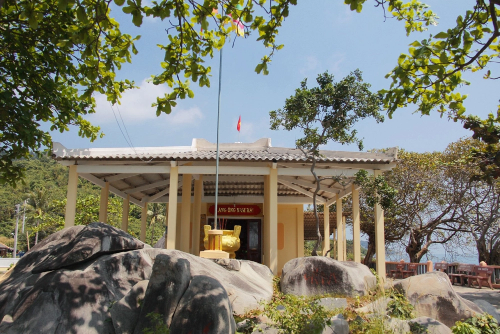 Bình yên khi thăm Dinh Ông Nam Hải cổ kính