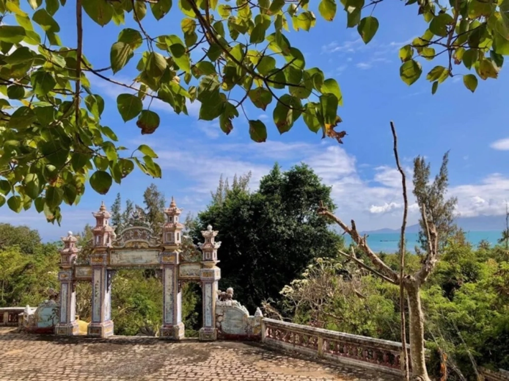 Cùng ghé thăm các công trình cổ trên đảo độc đáo