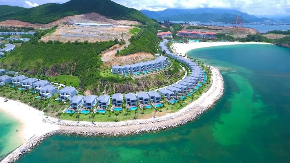 Thả dáng bên bờ cát trắng mịn ở Bãi Trũ yên bình