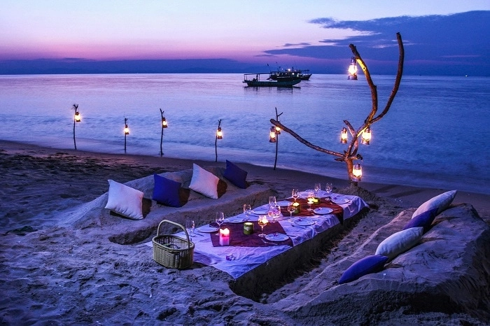 Trải nghiệm chill với dạo đêm và nhâm nhi cà phê biển