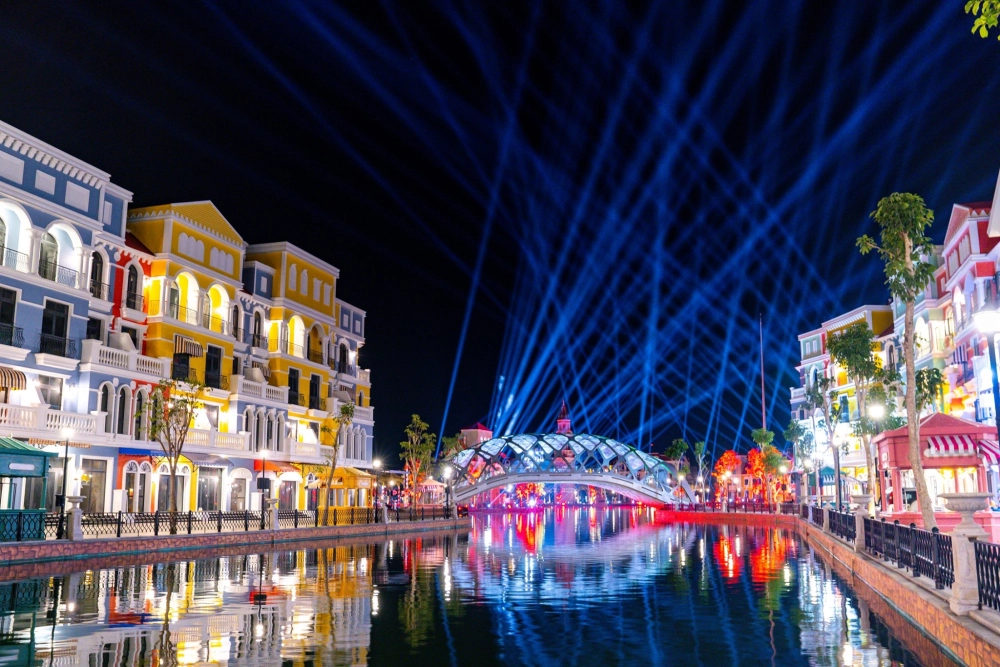 Tham quan và check in tại grand world sôi động