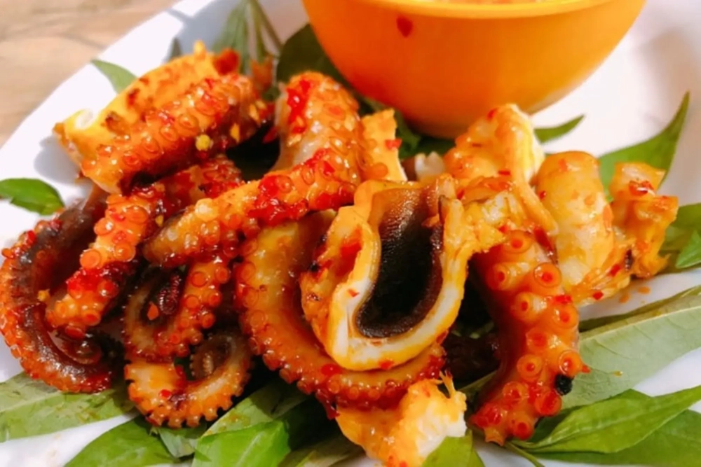 Đừng quên thưởng thức ẩm thực biển đặc sắc hấp dẫn