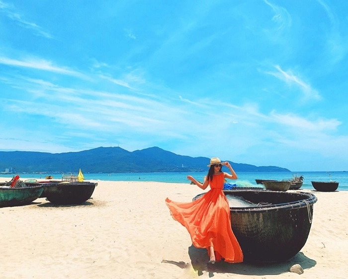 Thả mình tắm biển giữa thiên nhiên hoang sơ trong lành