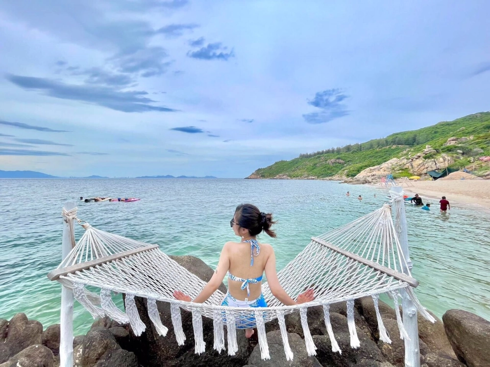 Giải nhiệt mùa hè với tắm biển tại các bãi nhỏ xinh hoang sơ